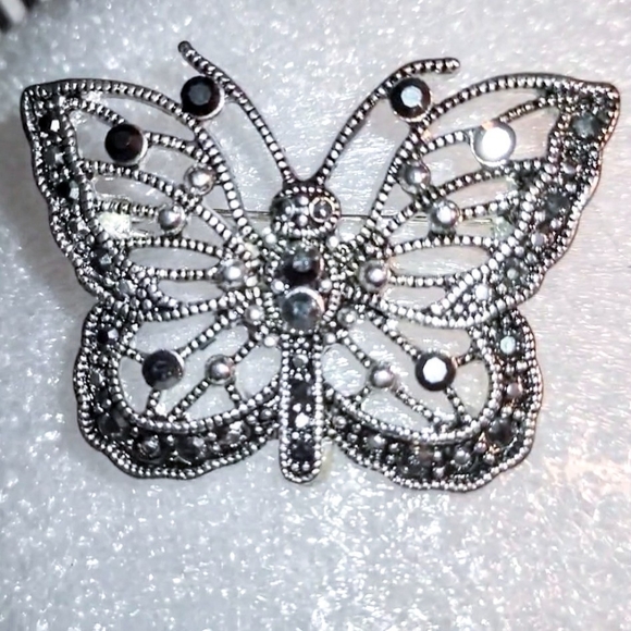 Vintage Butterfly Brooch - Picture 5 of 9